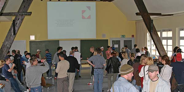 etwas Werbung f�r Spektrum auf der Projektionsfl�che