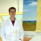 Teilhnehmerin vor dem fertigen Werk